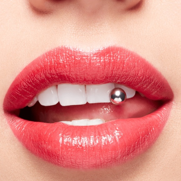 MAC Lustreglass Lipstick Put A Bow On It - Picture 13 of 16